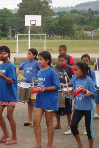 Pensamento digital - kids playing music